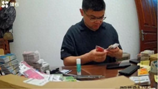 捷元网 男子寄107万元油卡遭快递员变卖，当事人：只赔偿2500元